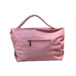 Bolso para dama HNA de color rosa, cuenta en la parte trasera con un cierre de metal en color rosado, asa estática en la parte superior del color del bolso para usar con la mano.
