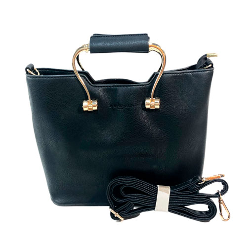 Bolsa Verchelli de color Negro, material piel vegana, en sus partes extremas viene en el mismo color, cremallera en la parte superior para cerrar la bolsa en material metálico y de color negro, asa estática de material metálico de color dorado, con una agarradera de piel vegana en color negro para llevar a la mano y un asa ajustable de material piel vegana en color negro para ajustar en manos libres, y detalles metálicos en color dorado.