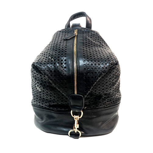 Mochila de la marca Vieta, fabricada en piel vegana, cuenta con diseño de círculos con detalles de color liso en color negro, cuenta con asa estática en la parte trasera, cuenta con cierre principal de material metálico en color dorado